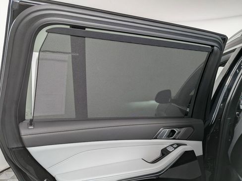 Used 2025 BMW X7 xDrive40i w/ Premium Package image 47