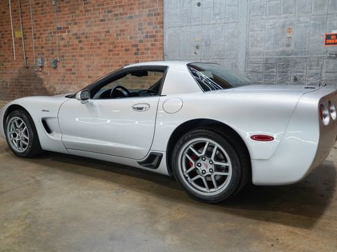 Used 2002 Chevrolet Corvette Z06 w/ Memory Pkg RWD image 8