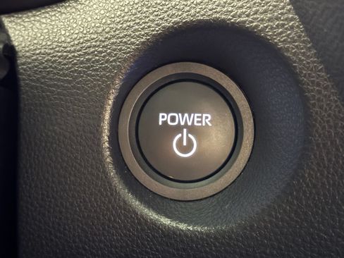 Used 2025 Toyota Corolla Cross AWD Hybrid image 27