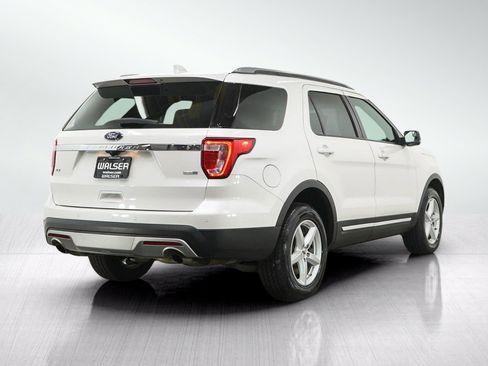 Used 2016 Ford Explorer XLT w/ Equipment Group 202A AWD/4WD image 5