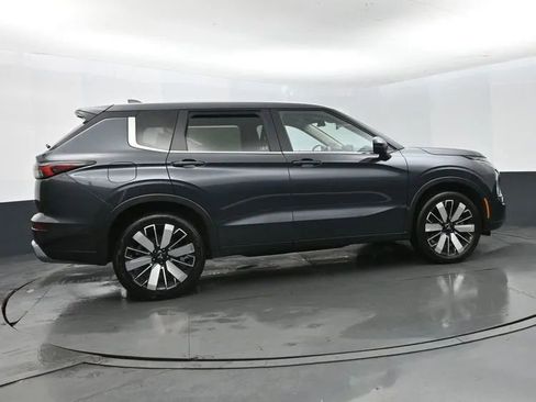 Used 2025 Mitsubishi Outlander SE image 4