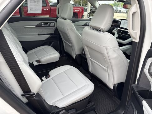 Used 2025 Ford Explorer Platinum w/ Ultimate Package AWD/4WD image 13