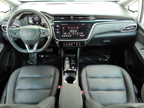 Used 2023 Chevrolet Bolt LT FWD image 2