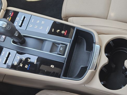 Certified 2025 Porsche Macan image 21