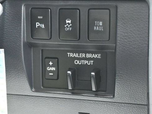 Used 2018 Toyota Tundra Platinum AWD/4WD image 22