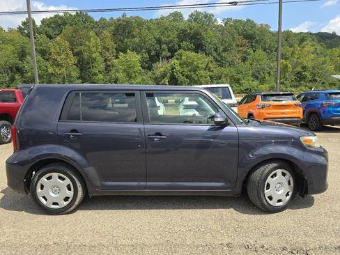 Used 2012 Scion xB FWD image 18