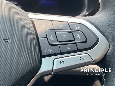 Used 2023 Volkswagen Taos SE w/ Panoramic Sunroof Package FWD image 19