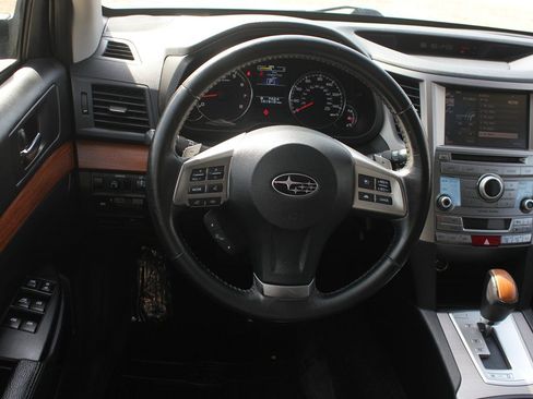 Used 2013 Subaru Outback 2.5i Limited AWD/4WD image 10