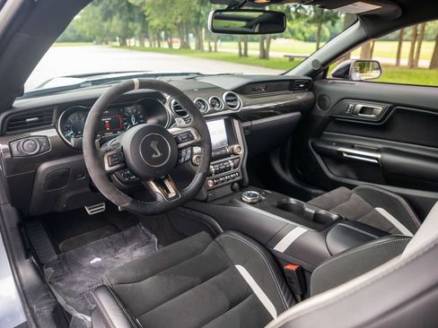 Used 2022 Ford Mustang Shelby GT500 w/ Carbon Fiber Track Pack RWD image 18