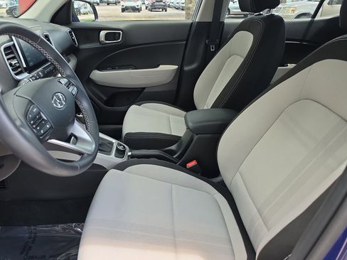 Used 2024 Hyundai Venue SEL FWD image 14