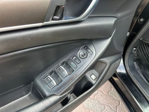 Used 2018 Honda Accord LX image 9