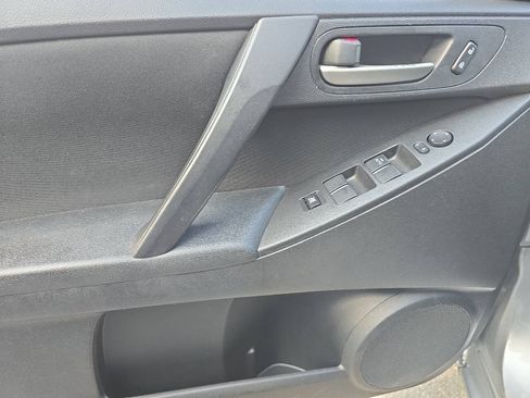 Used 2013 MAZDA MAZDA3 i SV FWD image 5