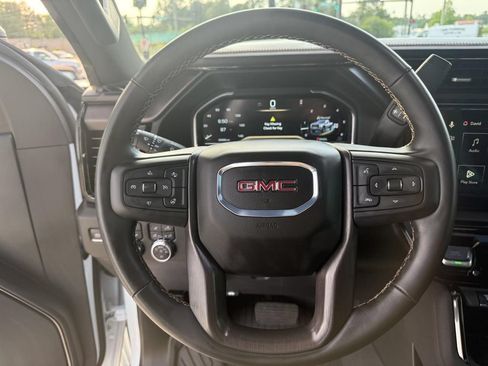 Used 2024 GMC Sierra 2500 AT4 w/ AT4 Premium Plus Package AWD/4WD image 18