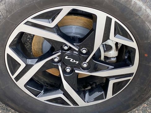 Used 2024 Kia Sportage LX image 25