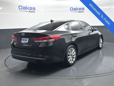 Used 2018 Kia Optima LX w/ 17" Alloy Wheels Package FWD image 8