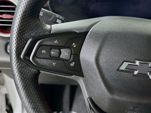 Used 2024 Chevrolet Trax RS w/ Sunroof Package FWD image 20