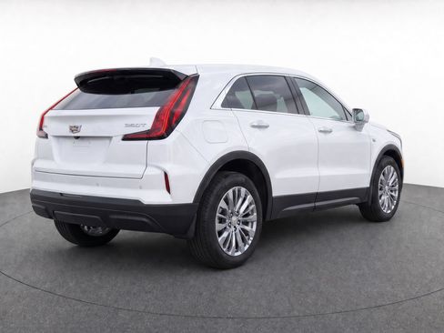 Certified 2024 Cadillac XT4 Luxury w/ Cold Weather Package FWD image 4