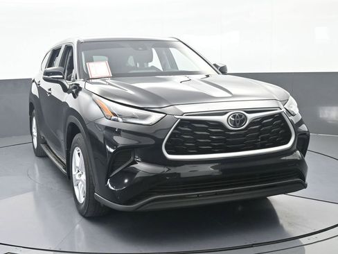 Used 2023 Toyota Highlander L image 9