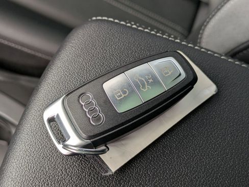 Used 2022 Audi Q4 e-tron Premium Plus w/ Premium Plus image 32