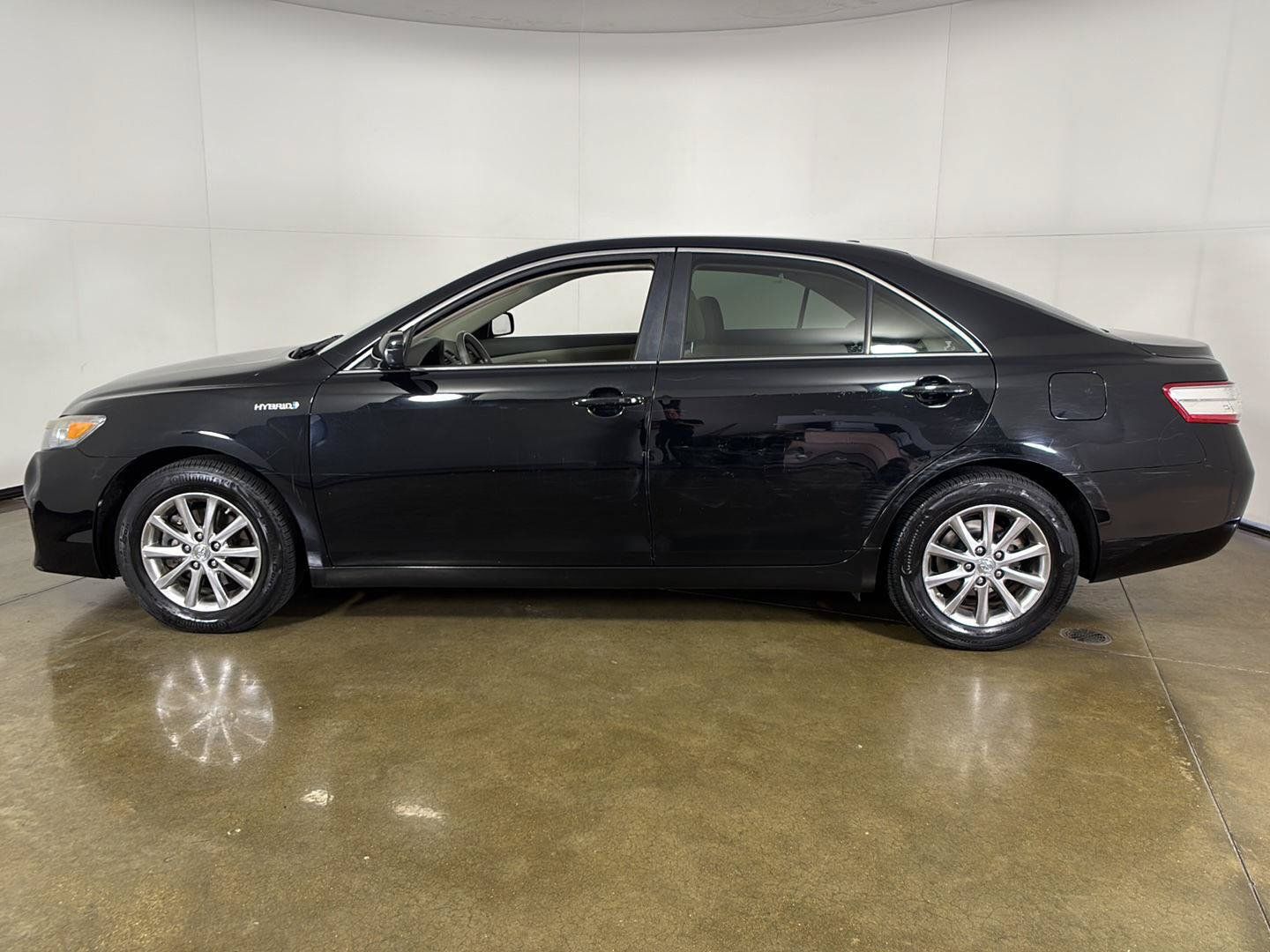 Used 2010 Toyota Camry Hybrid w/ Upgrade Pkg FWD image 22