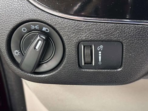 Used 2015 Dodge Grand Caravan SE FWD image 26