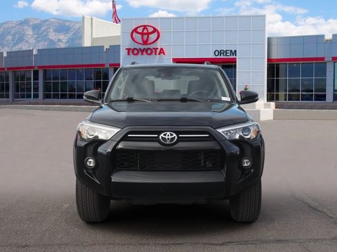 Used 2022 Toyota 4Runner SR5 Premium w/ Moonroof Package image 2
