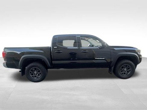 Used 2018 Toyota Tacoma SR5 AWD/4WD image 6