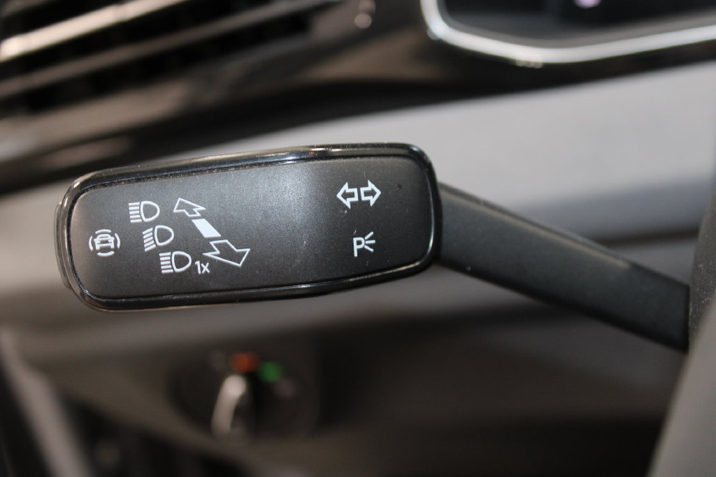 Used 2025 Volkswagen Jetta SE FWD image 22