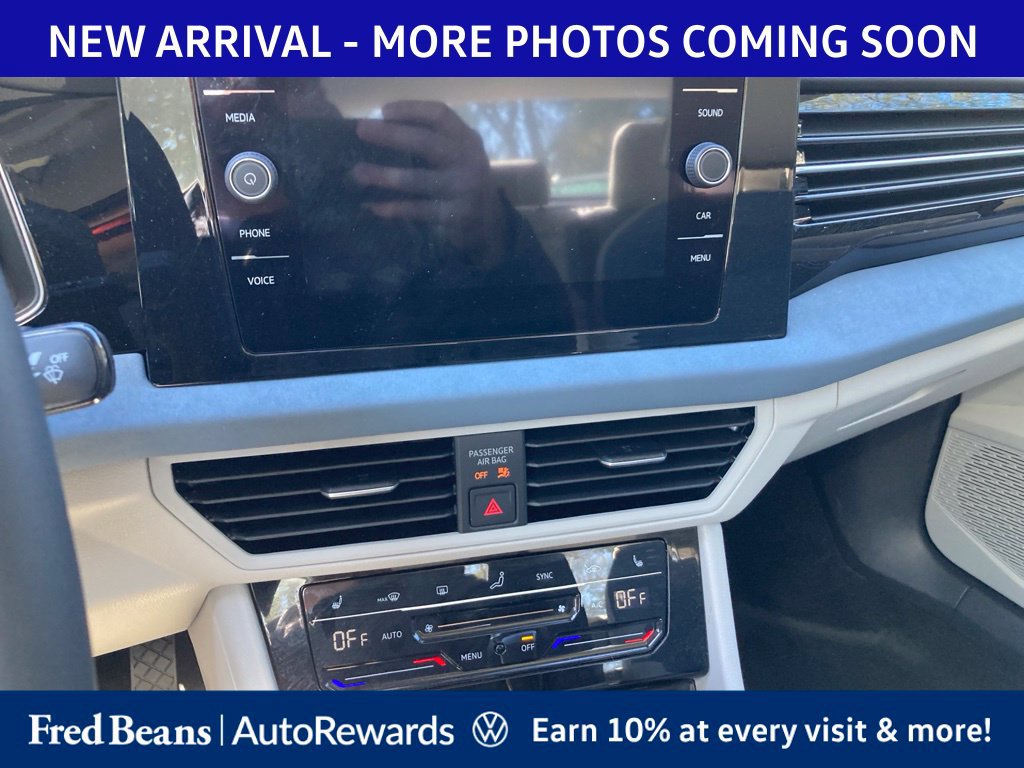 Used 2025 Volkswagen Jetta SE w/ Sunroof Package FWD image 13