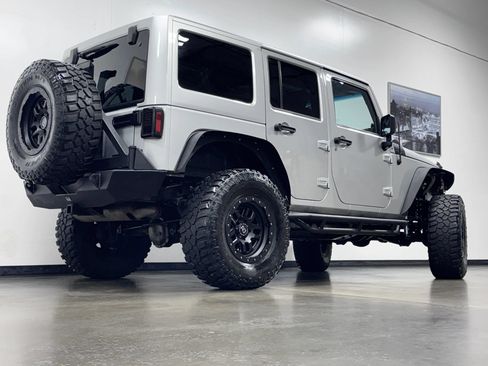 Used 2007 Jeep Wrangler Unlimited Sahara w/ Trailer Tow Group AWD/4WD image 5