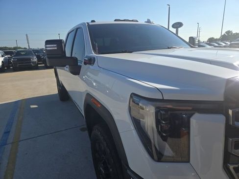Used 2025 GMC Sierra 2500 AT4 AWD/4WD image 4