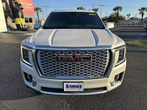 Used 2021 GMC Yukon Denali w/ Denali Premium Package image 9