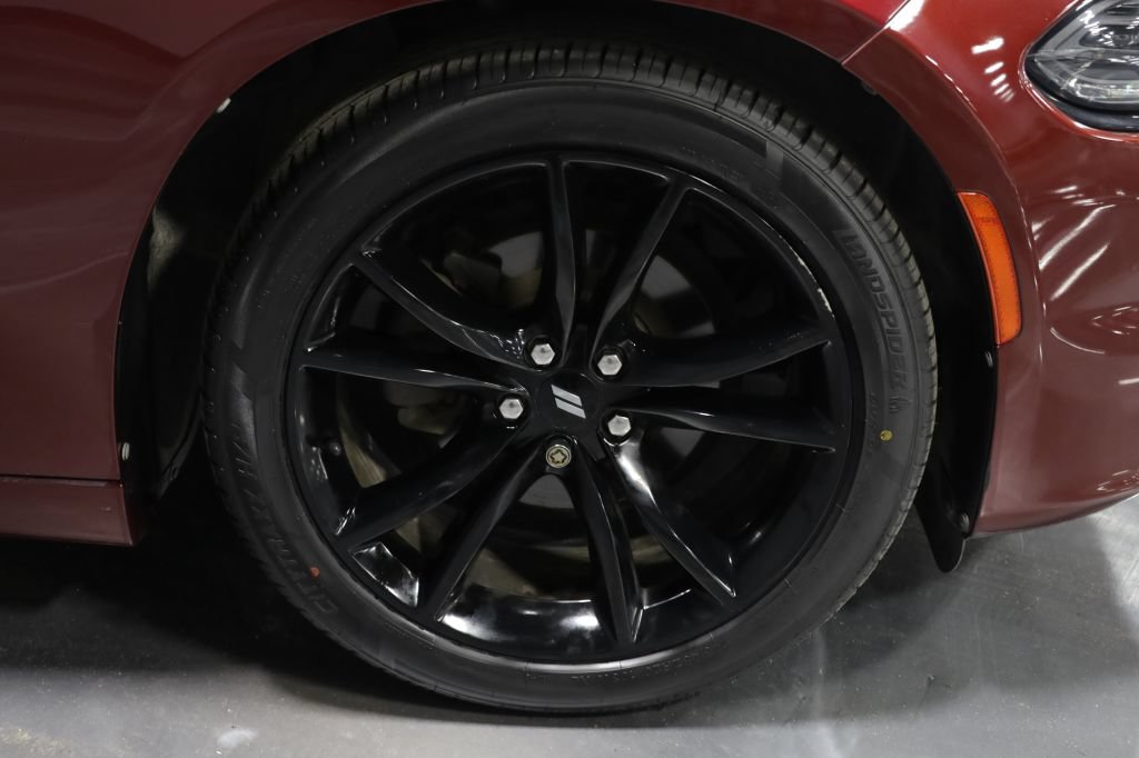 Used 2018 Dodge Charger SXT w/ Blacktop Package RWD image 37