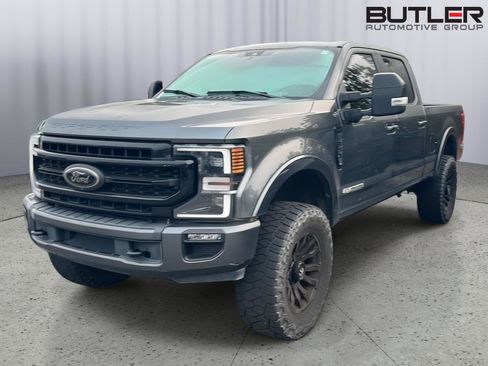 Used 2020 Ford F350 Lariat image 2