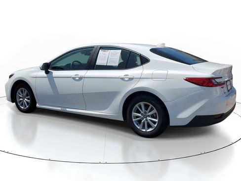 Used 2025 Toyota Camry LE FWD image 4