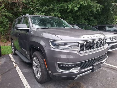 Used 2022 Jeep Wagoneer Series II AWD/4WD image 3