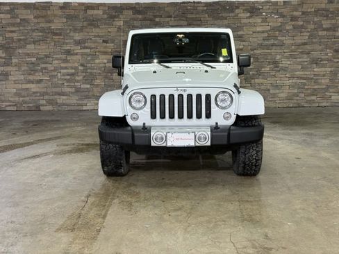 Used 2018 Jeep Wrangler Unlimited Sahara w/ Connectivity Group image 2