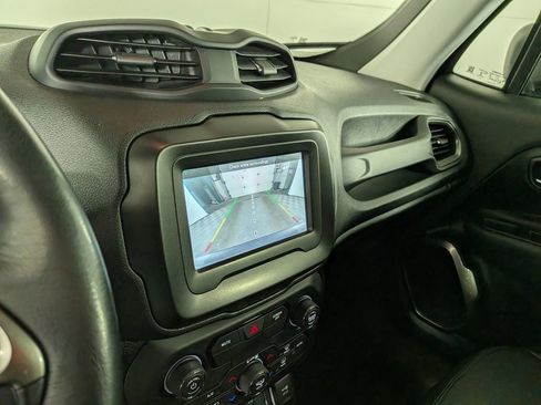 Used 2019 Jeep Renegade Limited image 24