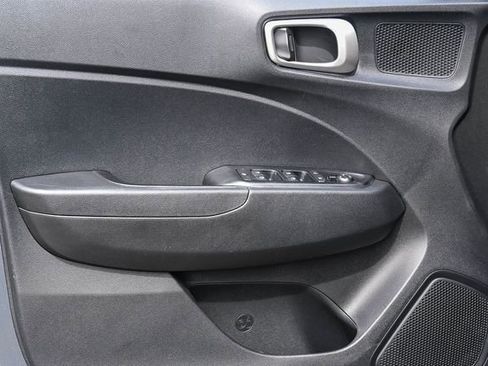 Certified 2025 Hyundai Venue SEL FWD image 23