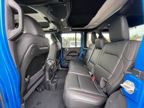 New 2025 Jeep Wrangler Unlimited Rubicon image 25