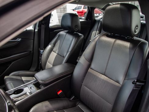 Used 2019 Chevrolet Impala LT FWD image 18
