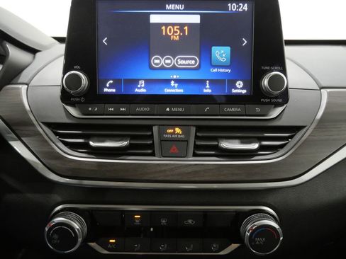 Used 2024 Nissan Altima 2.5 SV FWD image 19