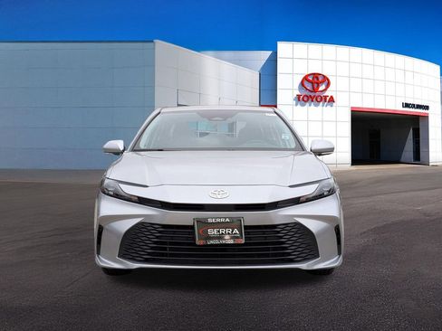 Used 2025 Toyota Camry LE FWD image 4