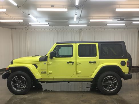 Used 2023 Jeep Wrangler Unlimited Sahara AWD/4WD image 11