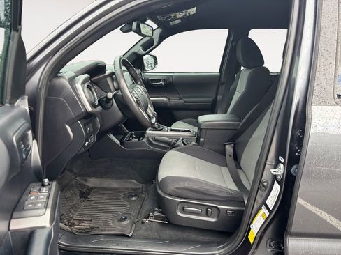 Used 2021 Toyota Tacoma TRD Off-Road image 16