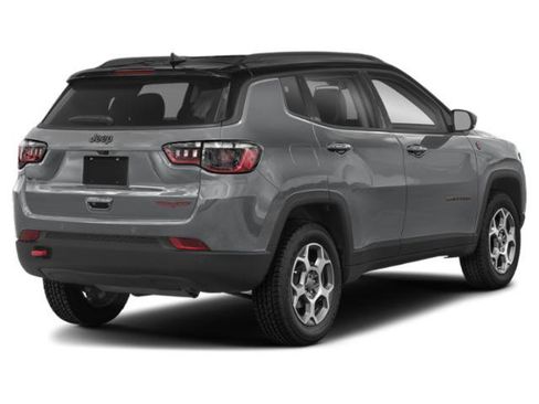 Used 2022 Jeep Compass Trailhawk w/ Trailhawk Convenience Group AWD/4WD image 2