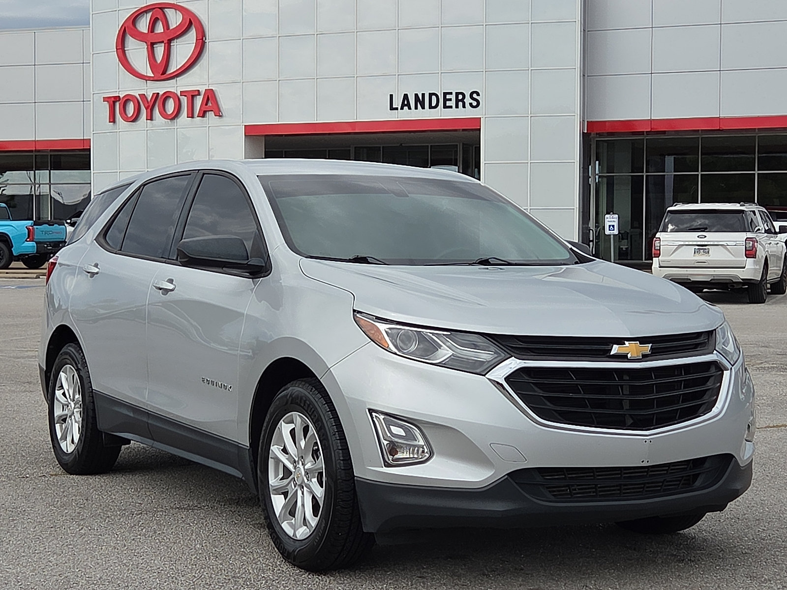 Used 2018 Chevrolet Equinox LS FWD image 1