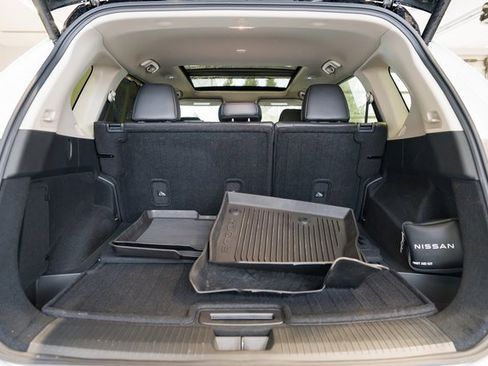 Used 2025 Nissan Rogue SL w/ Tech Package image 8