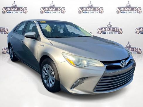 Used 2016 Toyota Camry LE FWD image 1