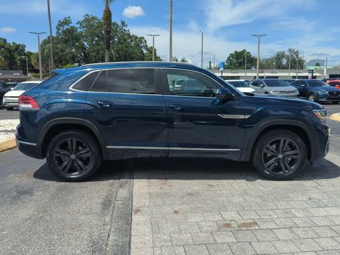 Used 2022 Volkswagen Atlas Cross Sport SEL R-Line AWD/4WD image 2
